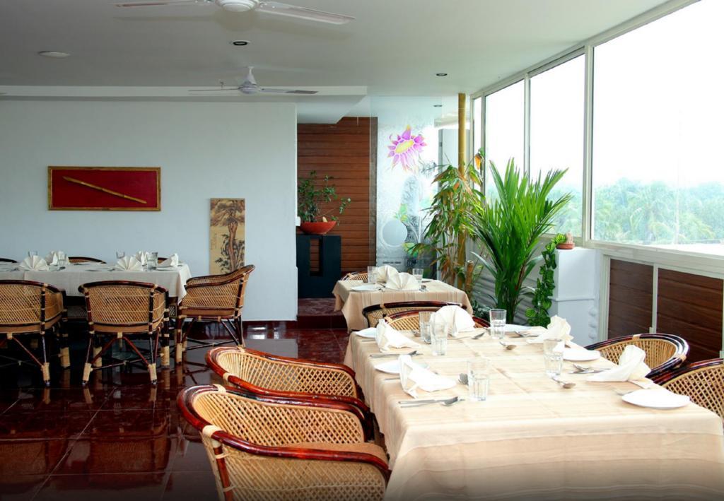 Aquarock Hotel Kazhakuttam Экстерьер фото