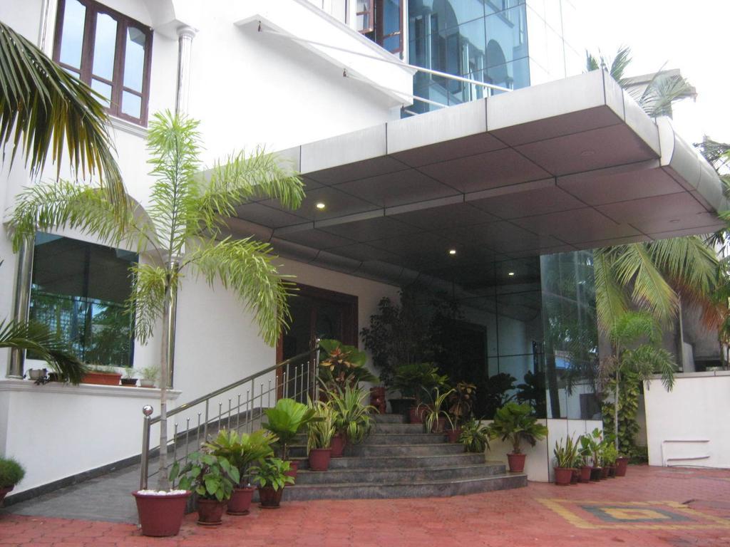Aquarock Hotel Kazhakuttam Экстерьер фото