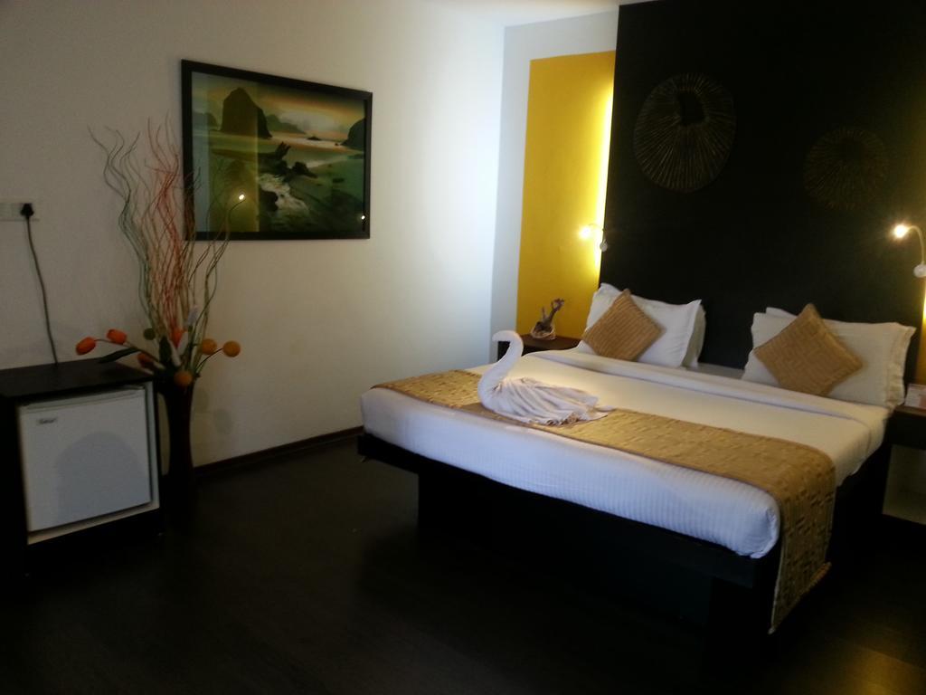 Aquarock Hotel Kazhakuttam Экстерьер фото