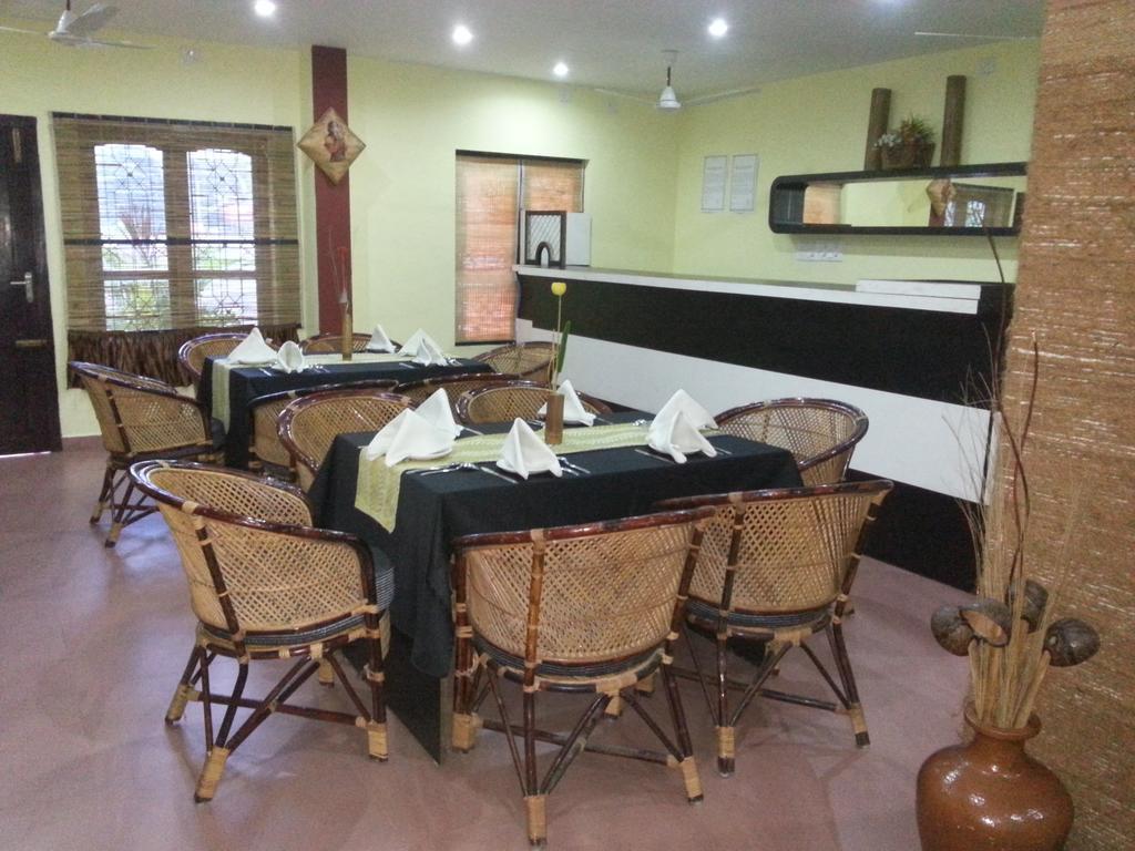 Aquarock Hotel Kazhakuttam Экстерьер фото