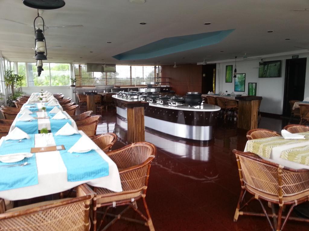 Aquarock Hotel Kazhakuttam Экстерьер фото
