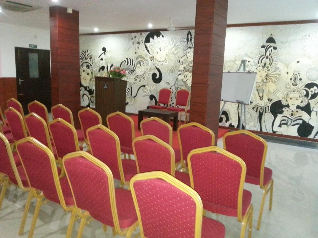 Aquarock Hotel Kazhakuttam Экстерьер фото