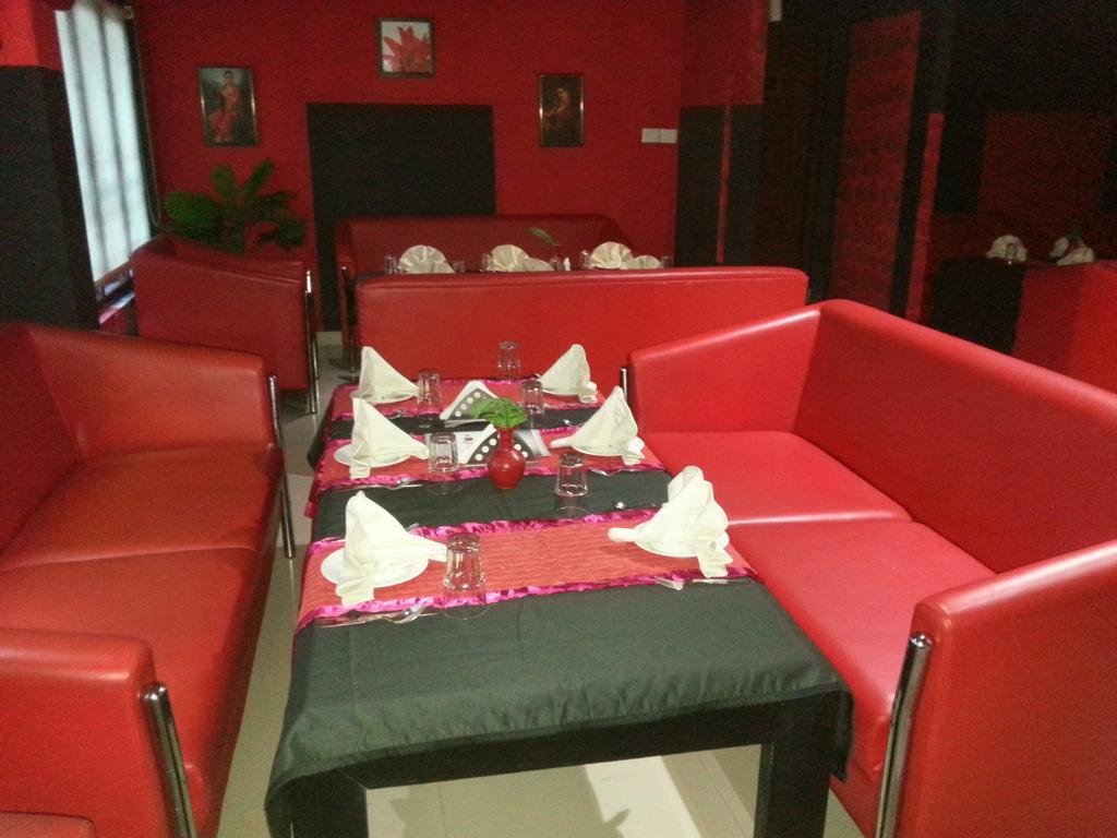 Aquarock Hotel Kazhakuttam Экстерьер фото