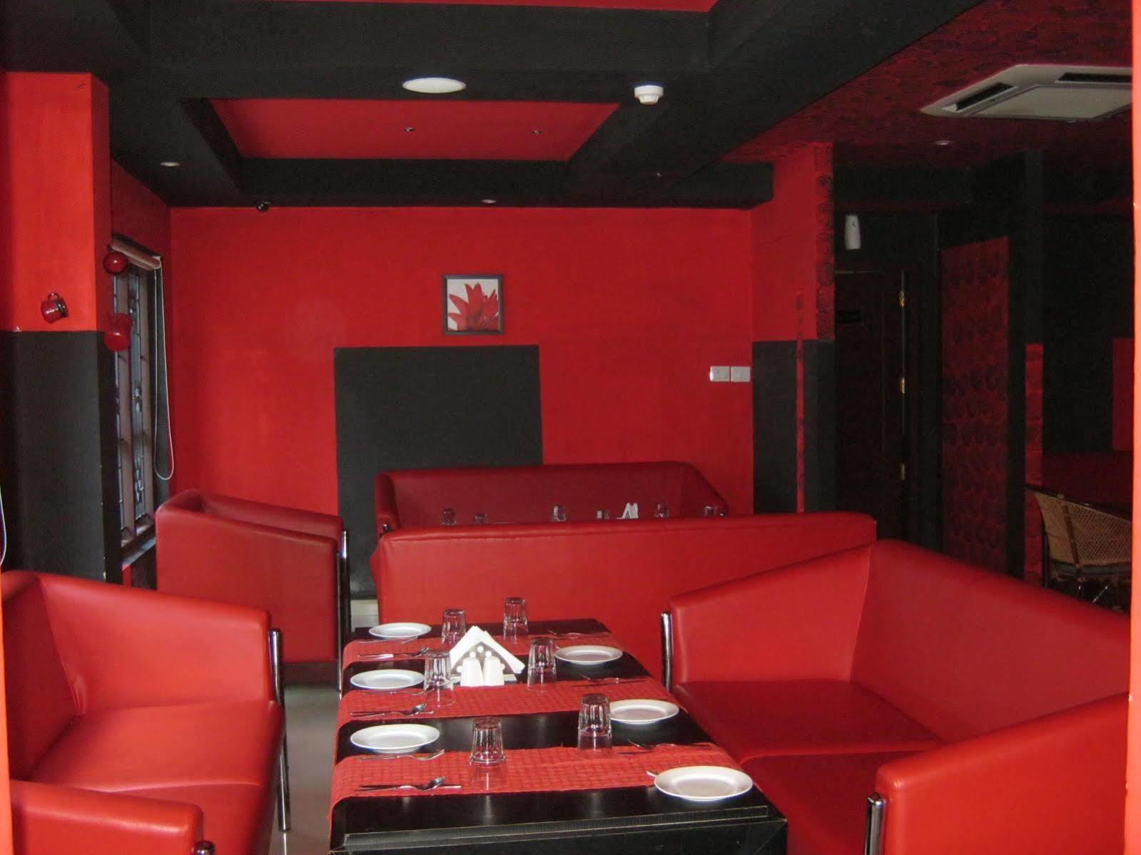 Aquarock Hotel Kazhakuttam Экстерьер фото