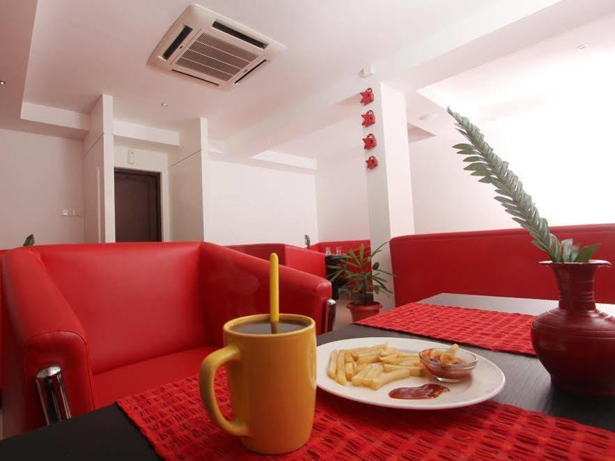 Aquarock Hotel Kazhakuttam Экстерьер фото