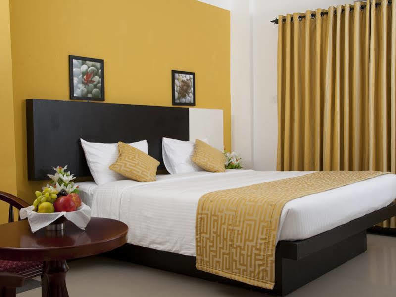 Aquarock Hotel Kazhakuttam Экстерьер фото